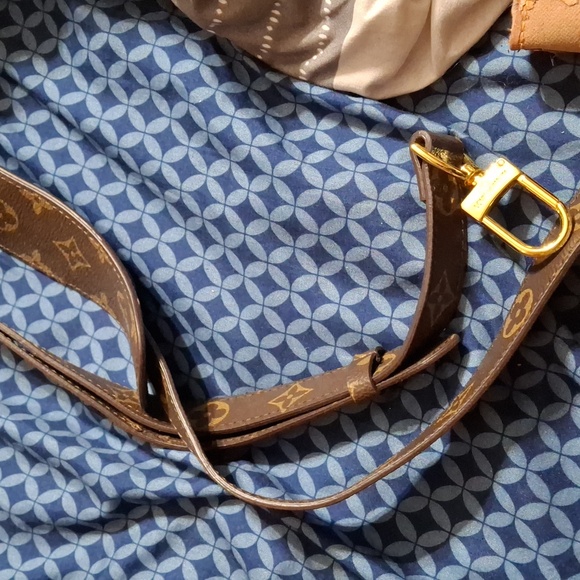 6 Heavily Damaged Bags, Ok For Hardware - Picture 3 of 8